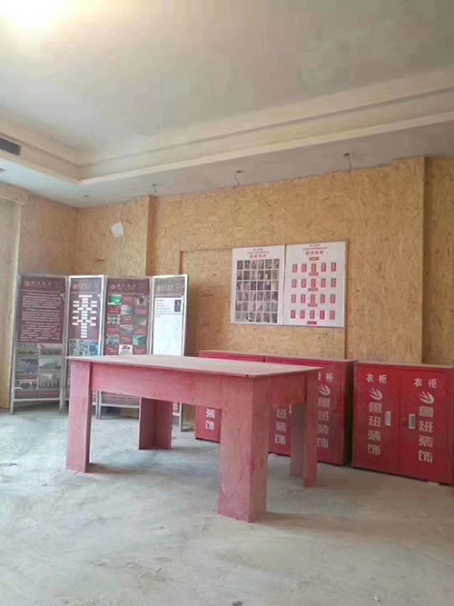成都鲁班装饰西派南岸空中别墅装修工地.jpg